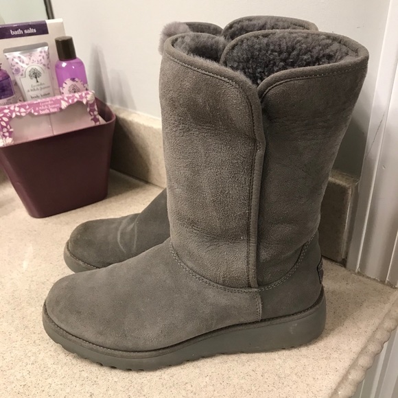 ugg amie grey